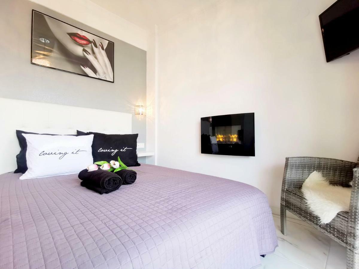 Pure Bliss Luxury Beachfront Apartment With Panoramic Sea Views, Electric Bbq, Gym Equipment And More Hagia Triada Exterior foto