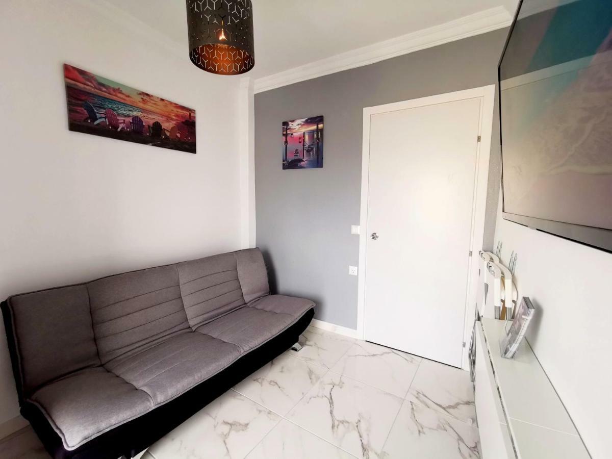 Pure Bliss Luxury Beachfront Apartment With Panoramic Sea Views, Electric Bbq, Gym Equipment And More Hagia Triada Exterior foto