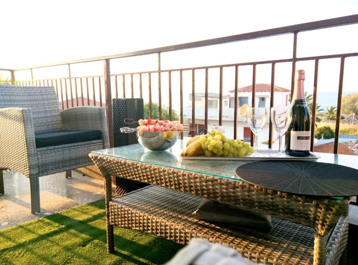 Pure Bliss Luxury Beachfront Apartment With Panoramic Sea Views, Electric Bbq, Gym Equipment And More Hagia Triada Exterior foto